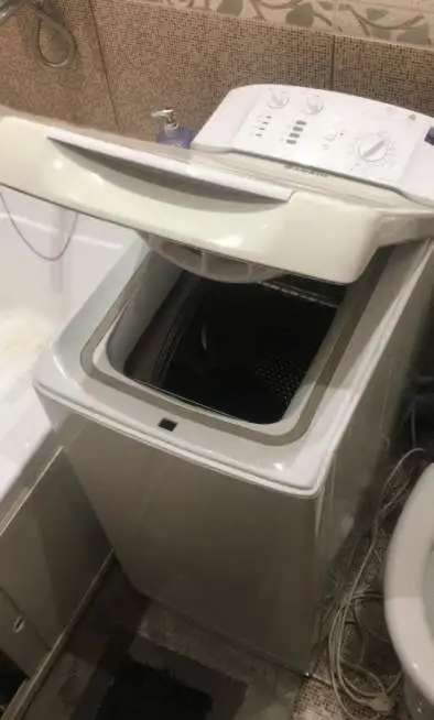 Cтиральная машина Hotpoint-Ariston AVTL 83