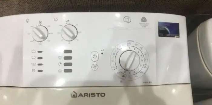 Cтиральная машина Hotpoint-Ariston AVTL 83