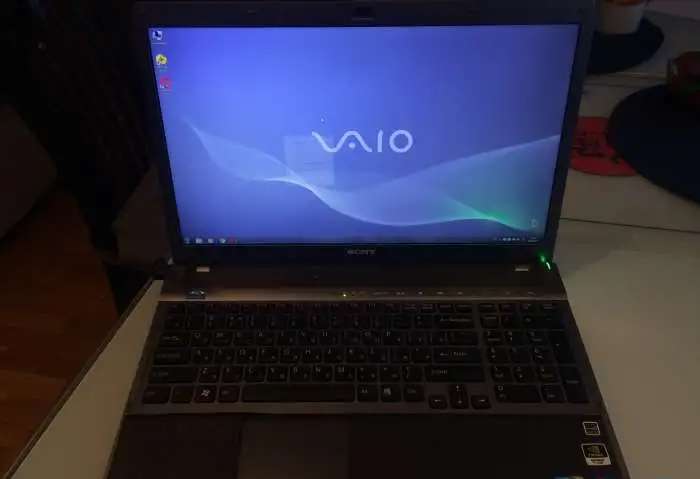 Ноутбук Sony VPC-F13Z1R