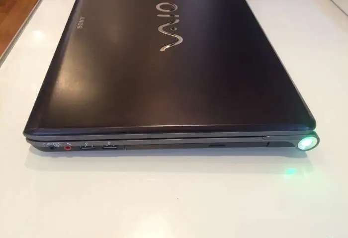 Ноутбук Sony VPC-F13Z1R