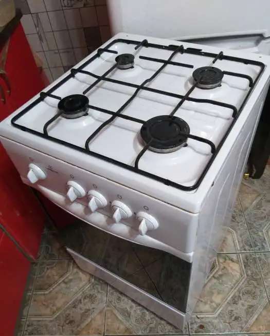 Продам Газовую плиту GRETA 1470