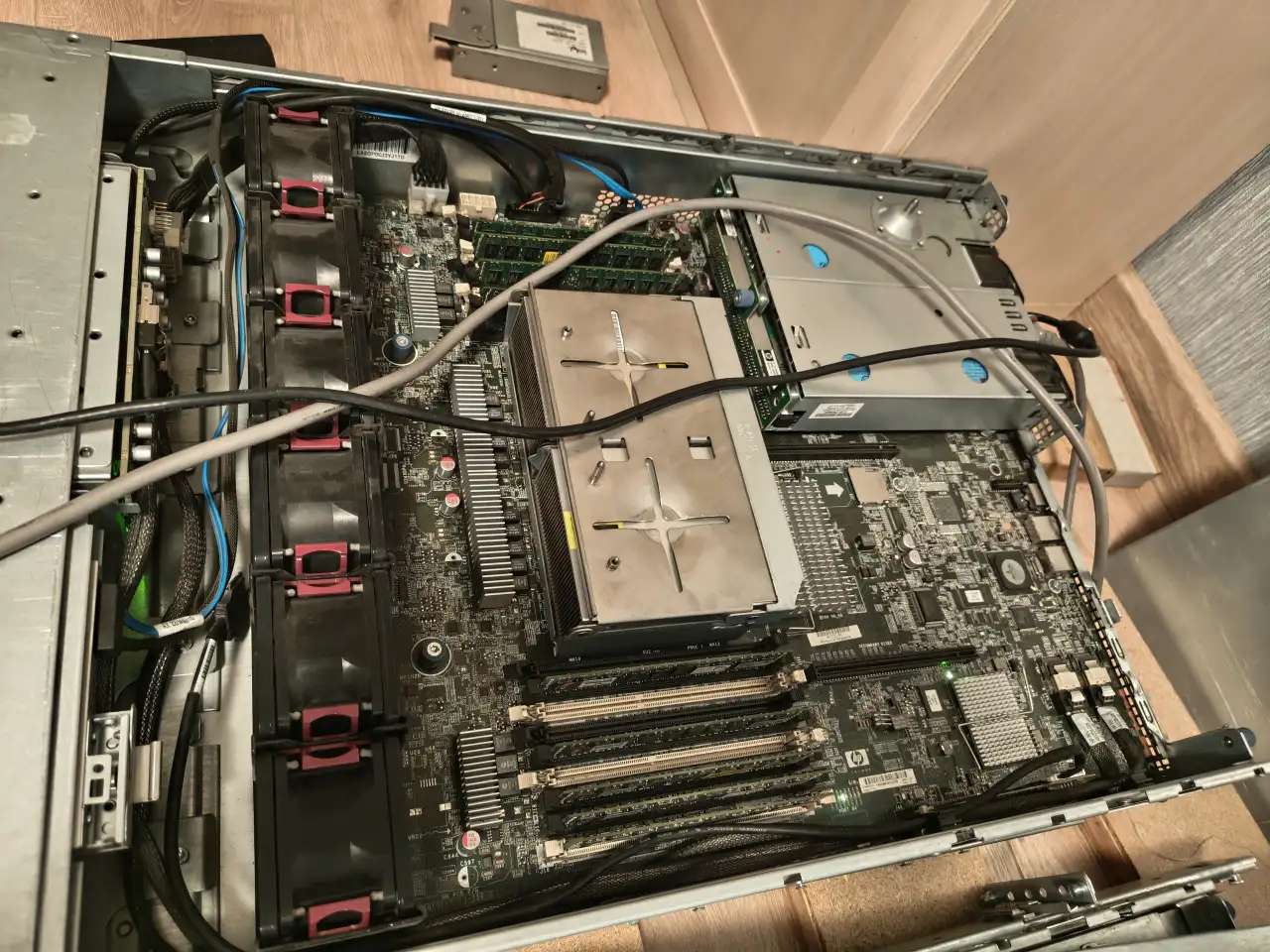 сервер HP ProLiant DL380 G6. xeon 5520 2.27HGz 2.