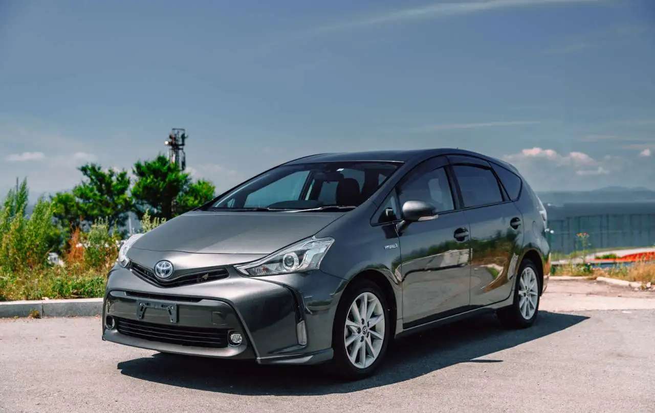 Toyota Prius Alpha, 2014 г ZVW41 ПРОДАЕТСЯ В ОТЛИЧНОМ СОСТОЯНИИ С АУКЦИОНОВ ЯПОНИИ ПОД ЗАКАЗ