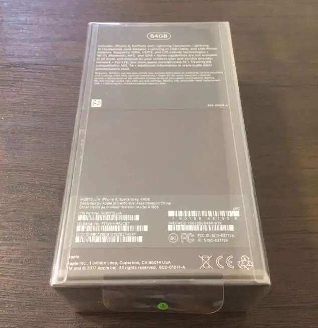 Продам Apple iPhone 8 64GB Space Gray в упаковке