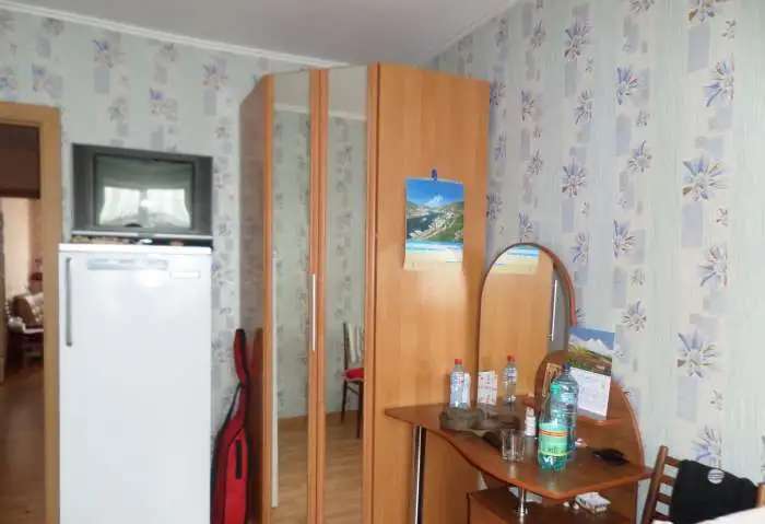 Сдам комнату, улица Петрова, 56А