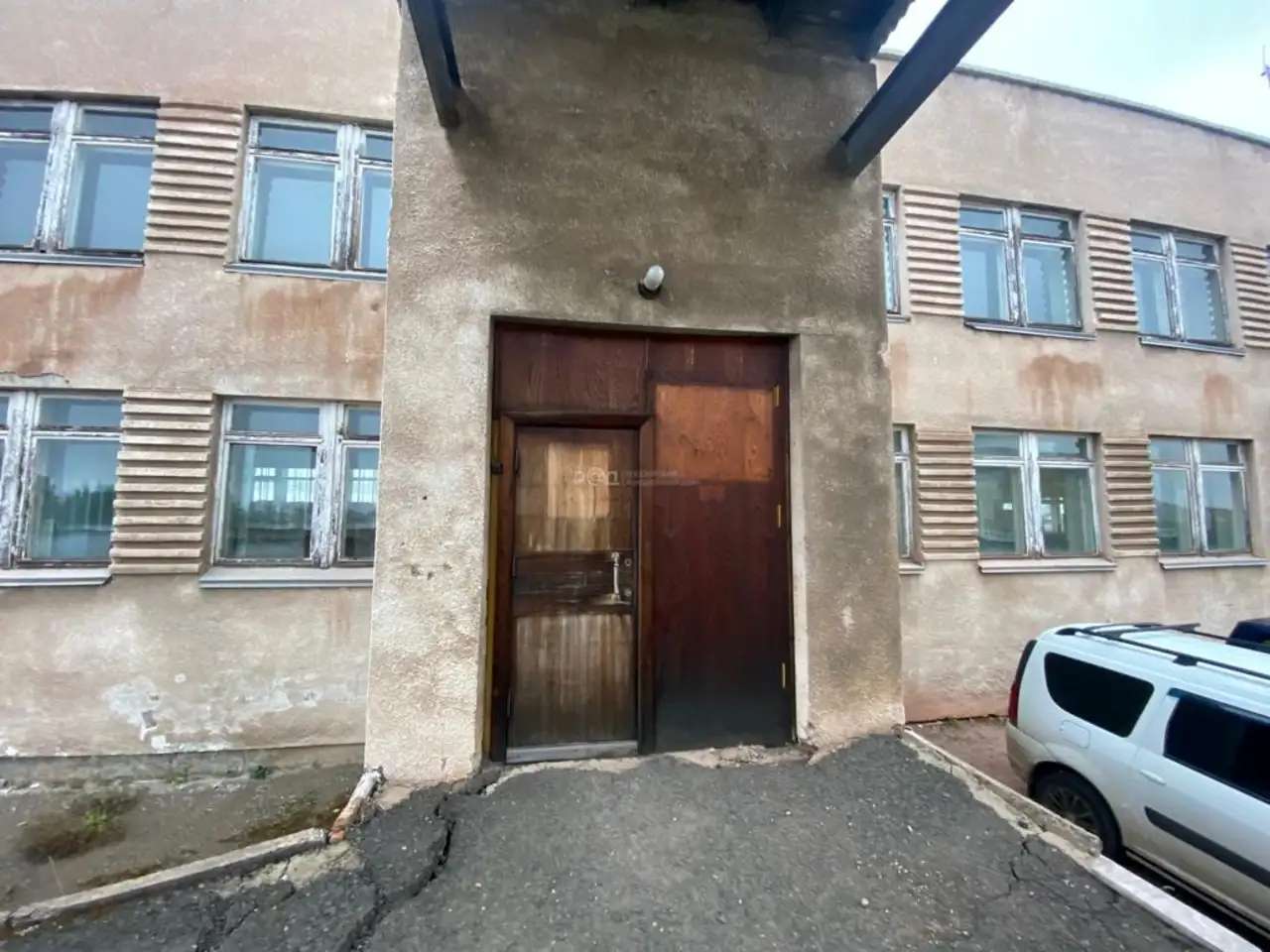 Продается здание 1120.3 м2, аэропорт территория, 1а