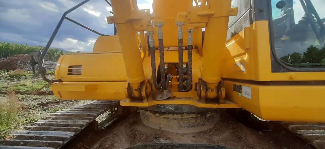 Гусеничный экскаватор Komatsu PC300-8M0, 2023