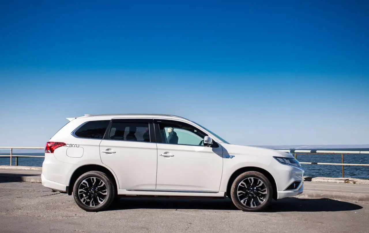 MITSUBISHI OUTLANDER PHEV GG2W 2017Г ПРОДАЕТСЯ В ОТЛИЧНОМ СОСТОЯНИИ С АУКЦИОНОВ ЯПОНИИ ПОД ЗАКАЗ