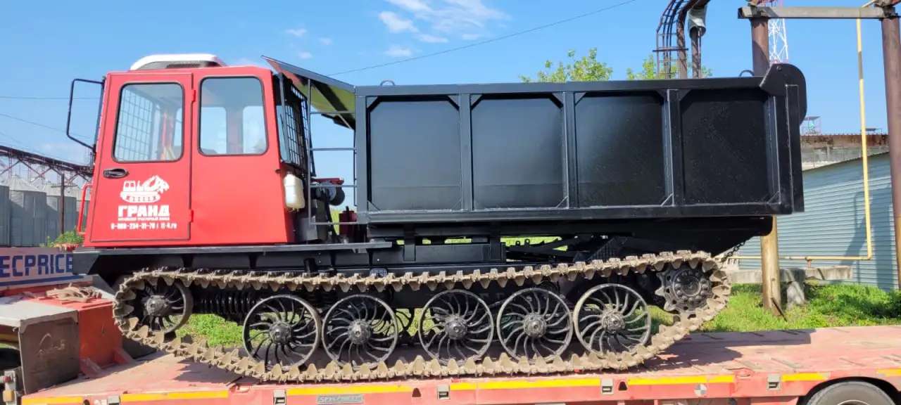 Трактор на гусеничном ходу