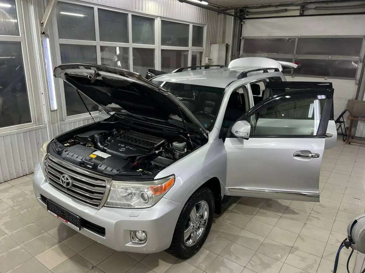 Продажа Toyota Land Cruiser, 2012 год