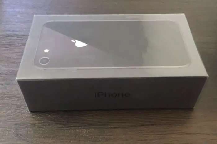 Продам Apple iPhone 8 64GB Space Gray в упаковке