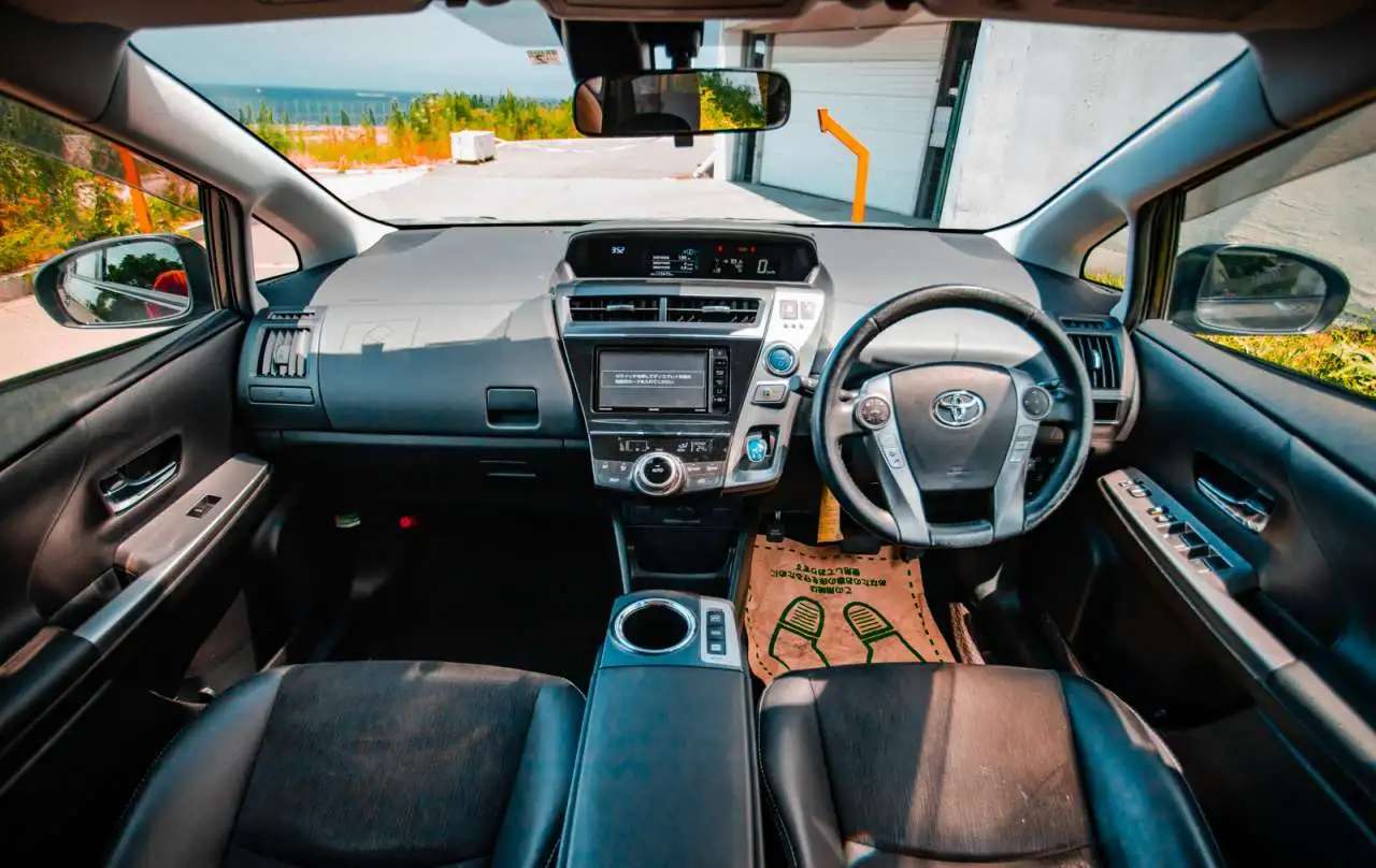 Toyota Prius Alpha, 2014 г ZVW41 ПРОДАЕТСЯ В ОТЛИЧНОМ СОСТОЯНИИ С АУКЦИОНОВ ЯПОНИИ ПОД ЗАКАЗ