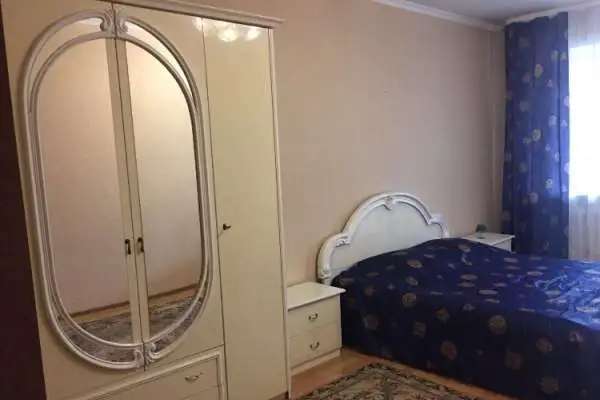 Сдаю комнату без хозяев, Российская 8