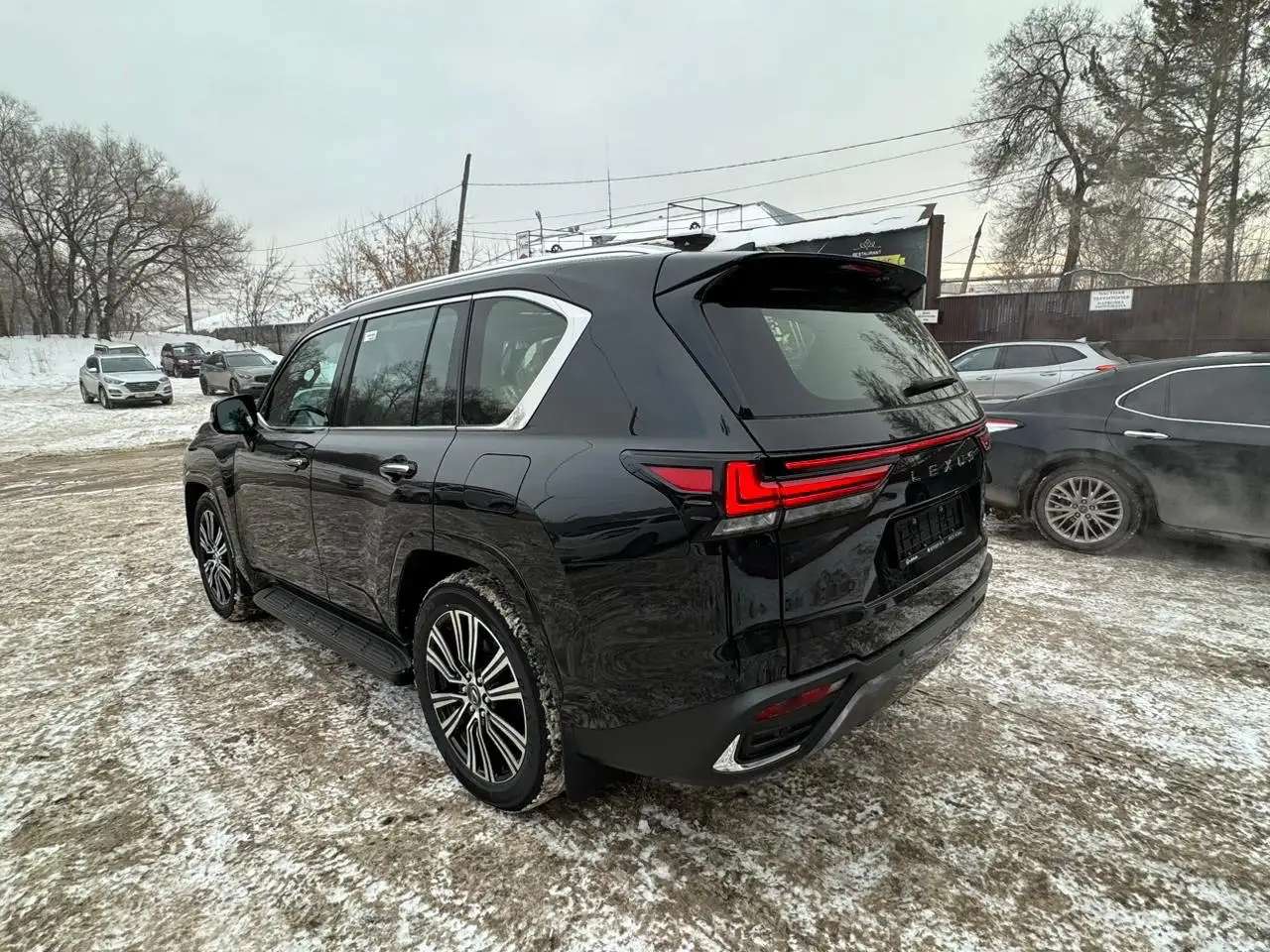LEXUS LX600