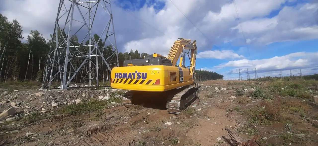 Гусеничный экскаватор Komatsu PC300-8M0, 2023