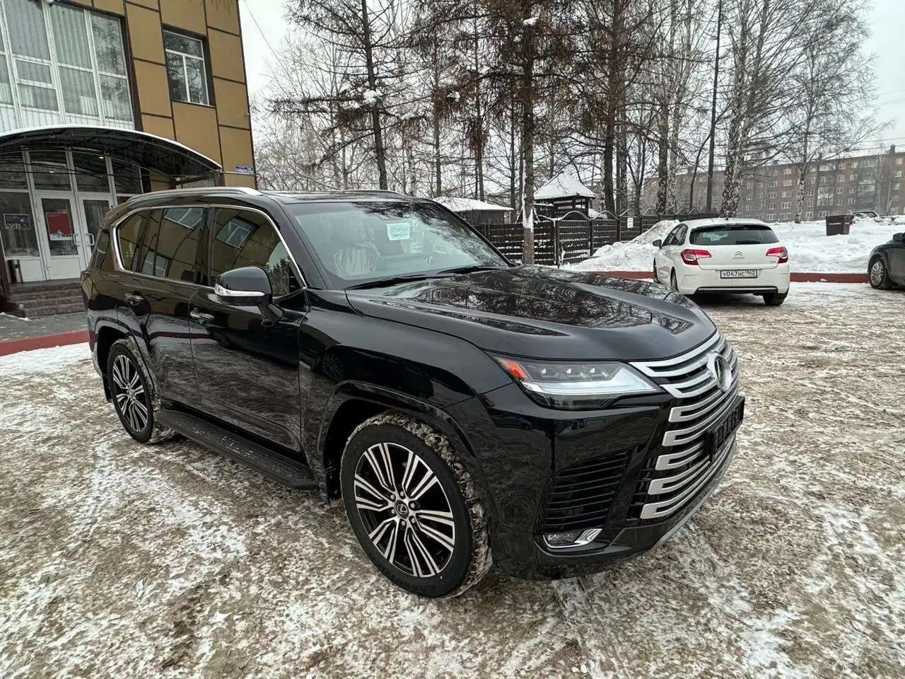 LEXUS LX600