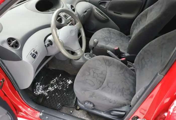 toyota yaris 2001