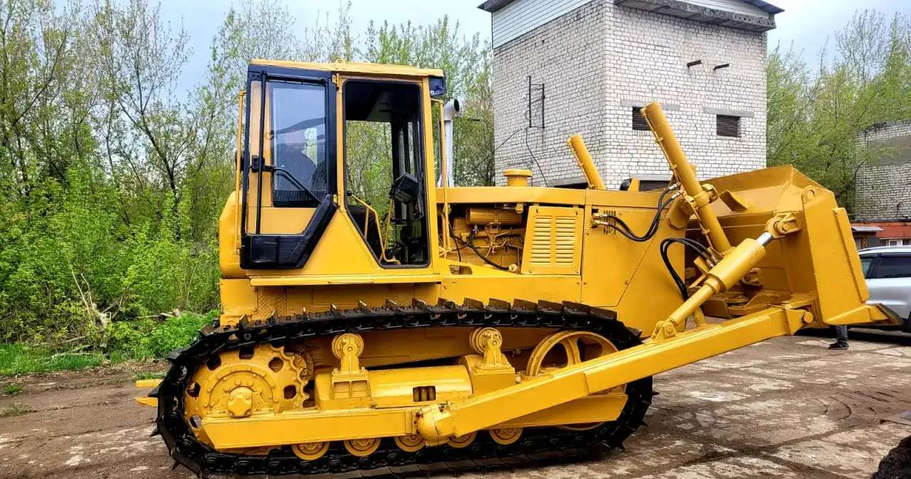 Бульдозер ЧТЗ Т-170 и Б-10