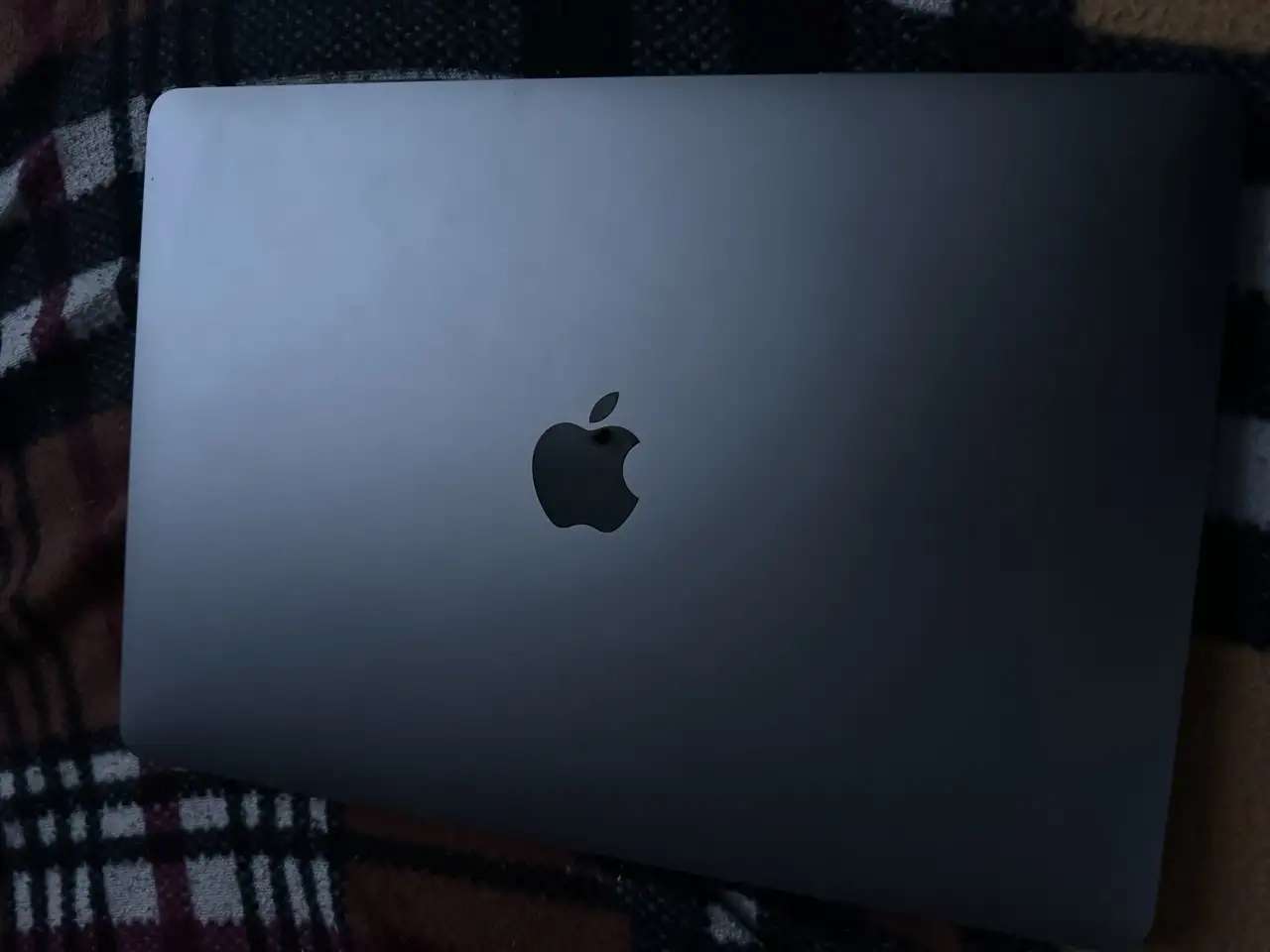 Продам MacBook Air -13 inch 2019 серый