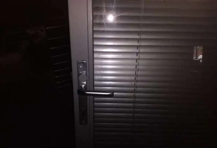 дверь оалюминивая офисная