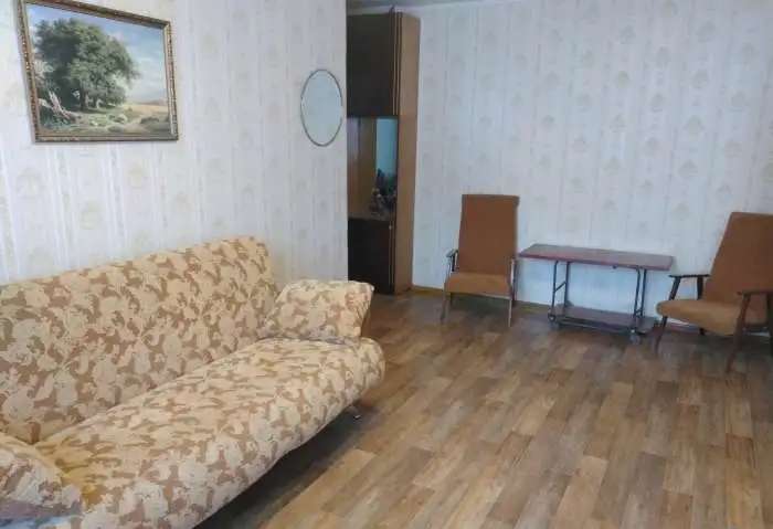 Посуточно двух комнатная у ТРЦ Жар Птица., Адмирала Васюнина 13
