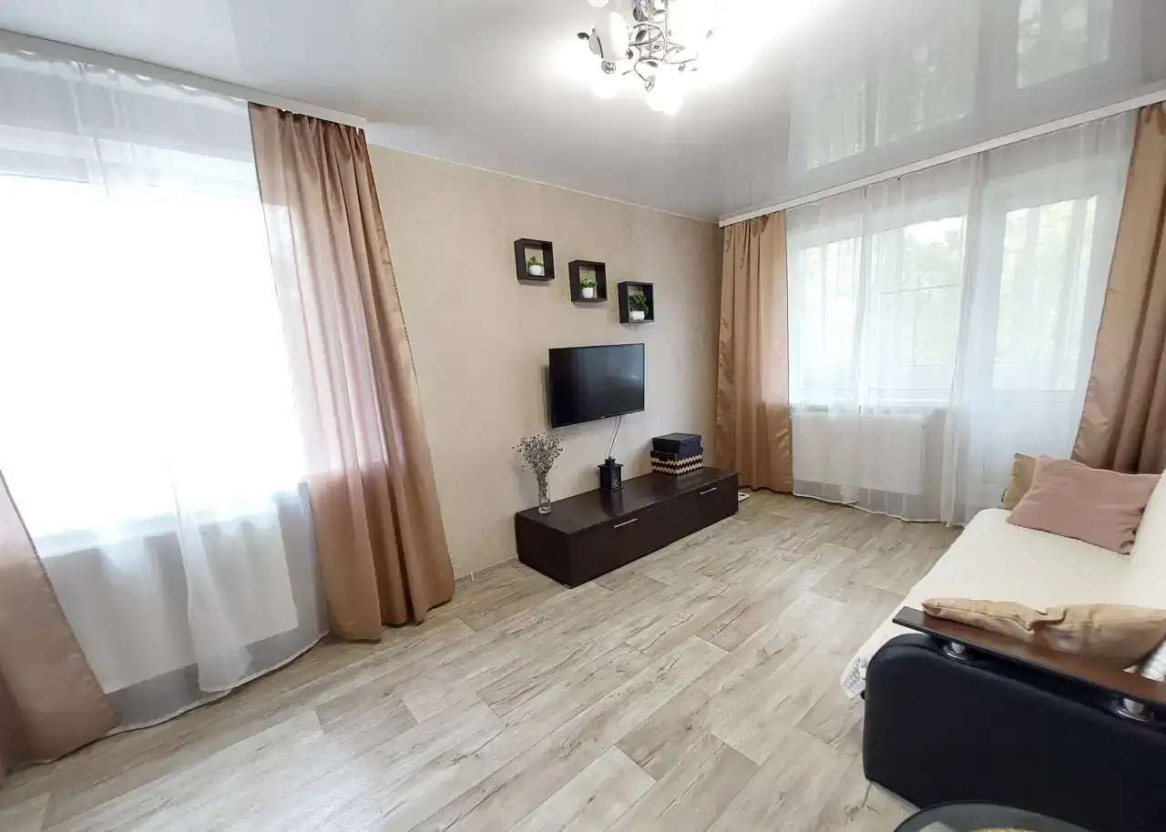 В продаже просторная, светлая 3-х комнатная квартира, 2 эт., Парк Культуры м., Космическая,44