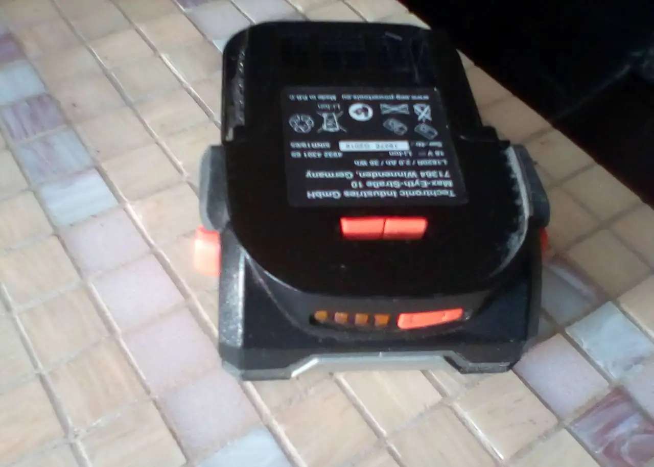 аккумулятор aeg l1820r