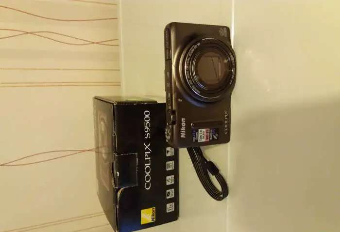 Продаю цифровую фотокамеру NICON