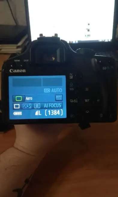 Продам зеркальный Фотоаппарат Canon EOS kiss X2