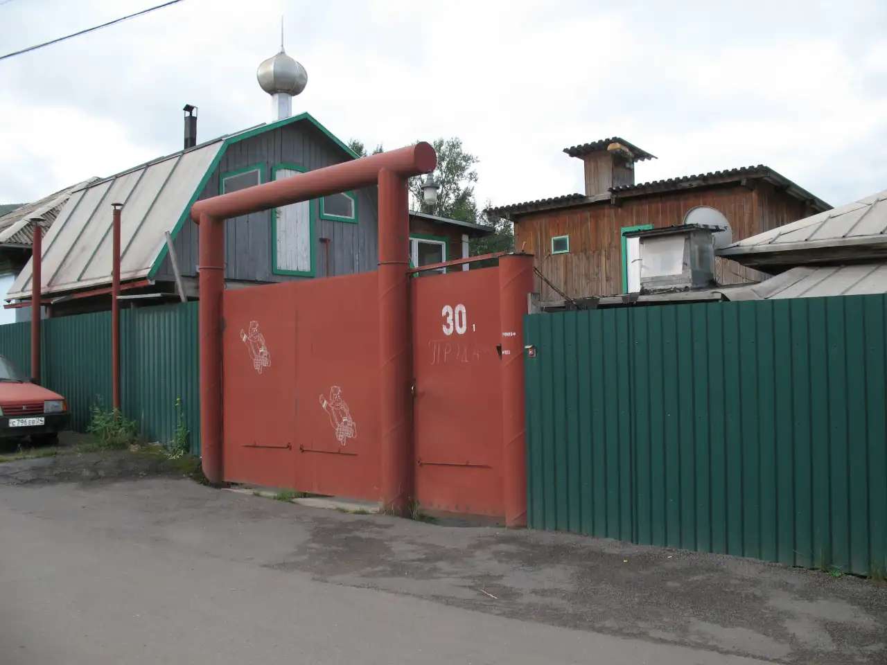 Продам- ДомБаня2й Гараж- участок 11сот(около Леса- Свердловский р-н) 53,00 м2