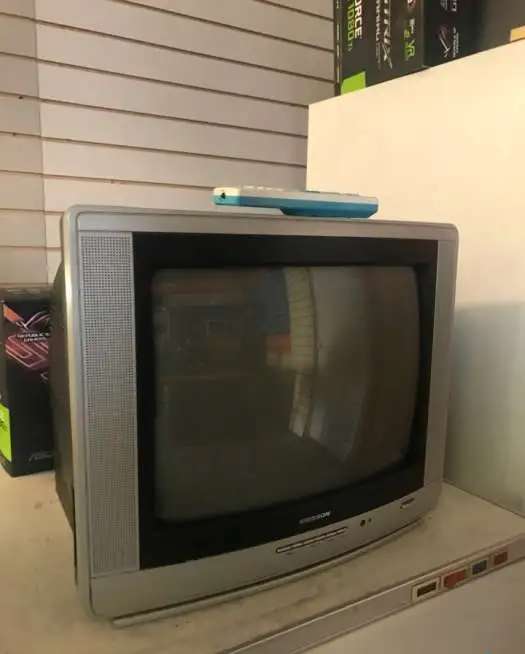 Продам каждый телевизор по 2300