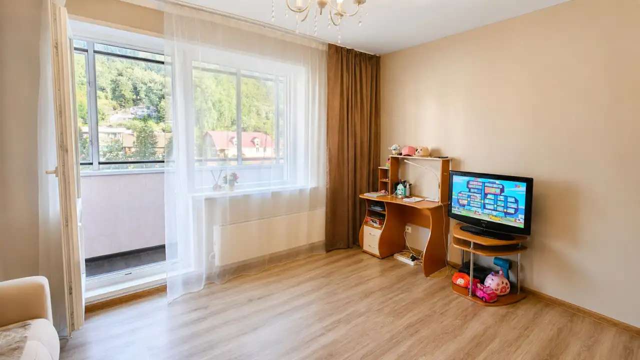 1-к. квартира, 41-но м кв, 4/10 эт., 41,00 м², 4 эт., Свердловская ул., 137