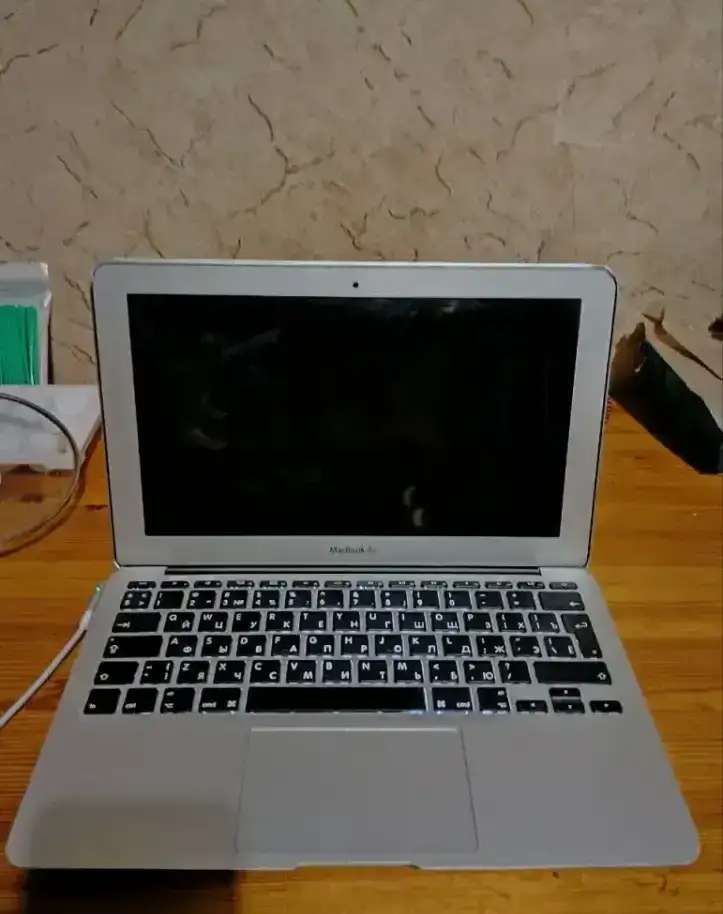 Apple MacBook Air Mid 2011 11
