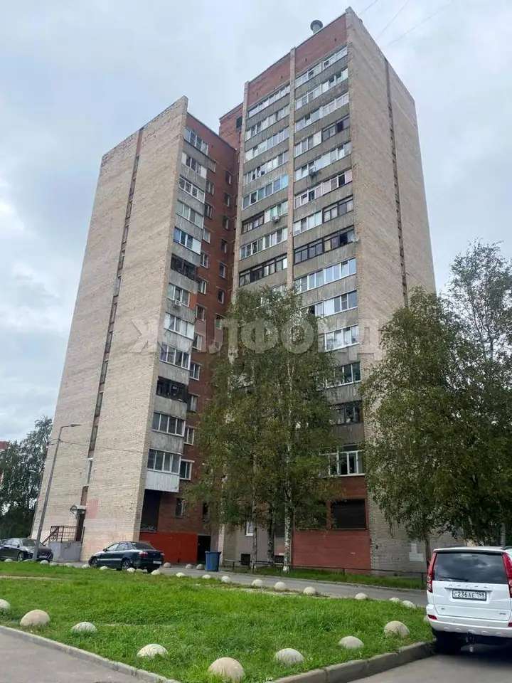 Продается комната 11.9 м2 в 6 ком.кв.