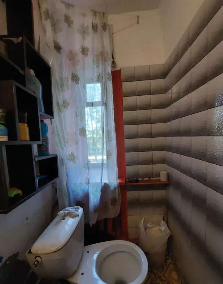 Продам, Айвазовского 7, комната, доля, 20м2 с балконом. 2/2 кирпич.