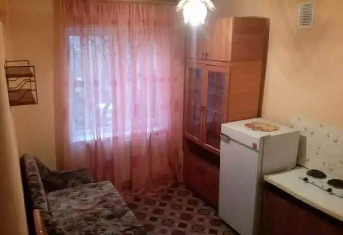 Доля в 4-комн. квартире на ул. Толстого