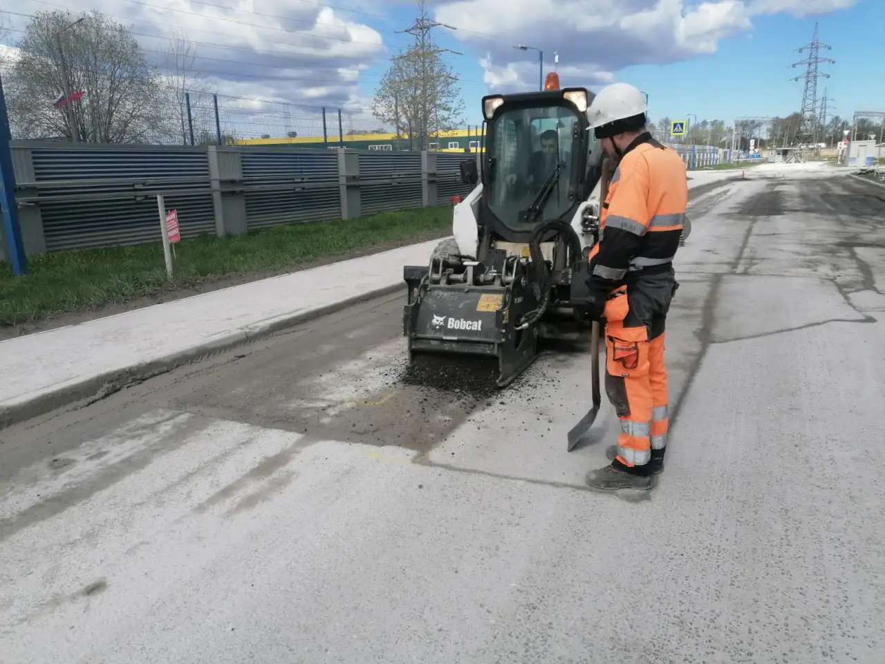 Аренда мини-погрузчик Bobcat с фрезой S650HF