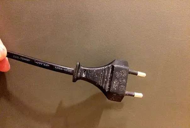 Цветной телевизор Erisson 2120