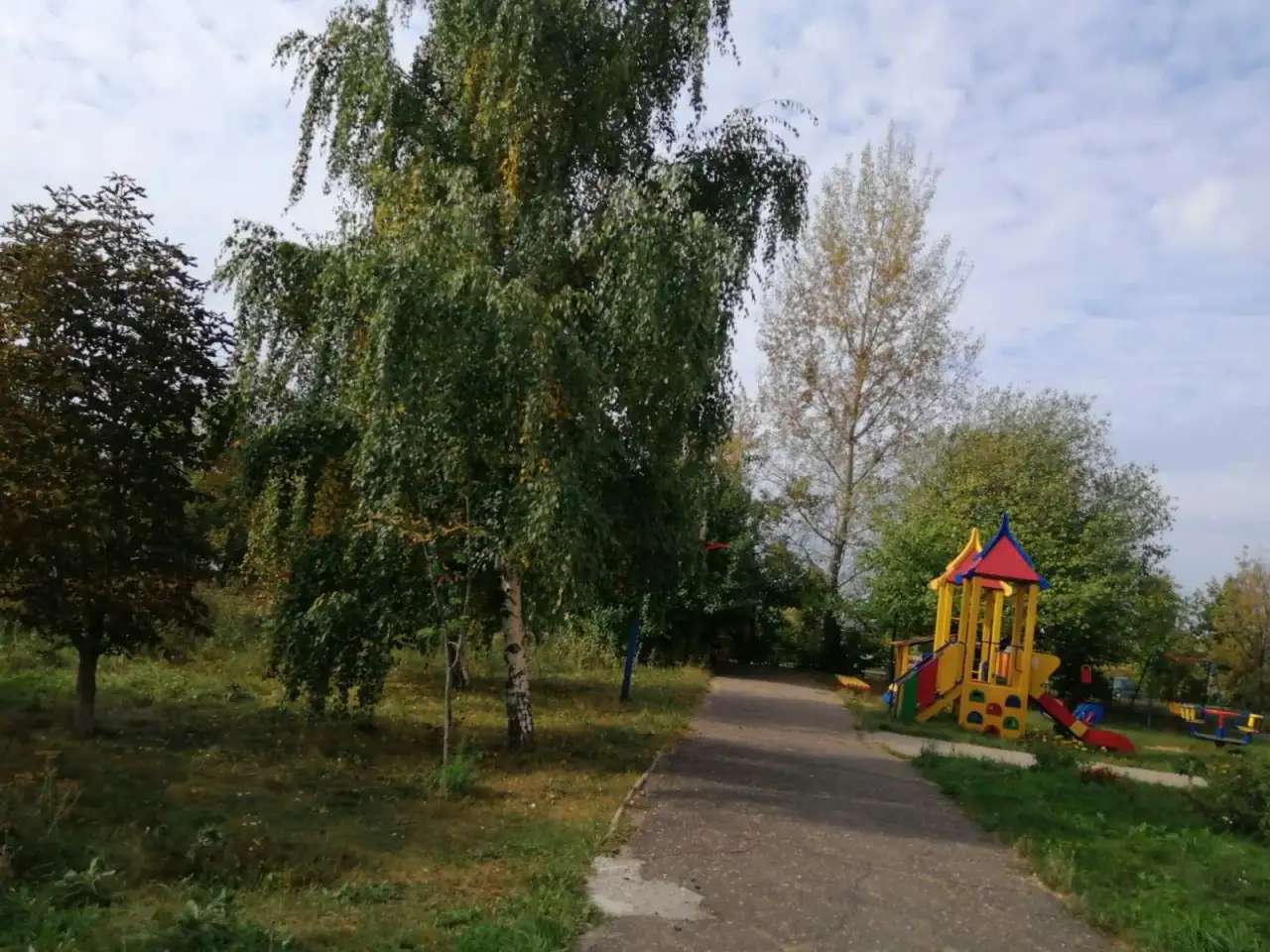 Продаю 1- комнатная Евродвушку квартира, 2 эт., Горьковская м., Г. ул. А. Хохлова 15