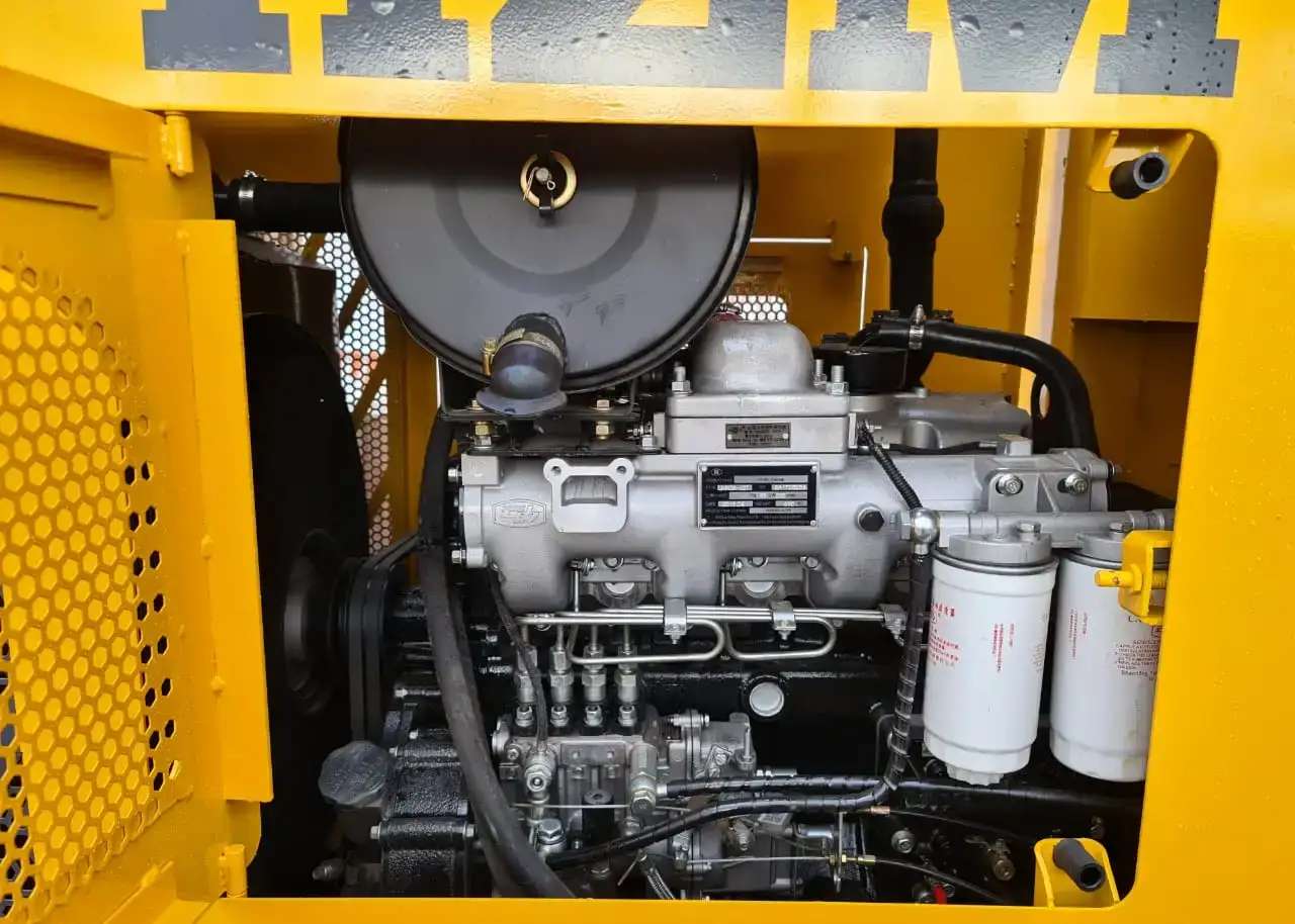 Продам фронтальный погрузчик HZM XC600