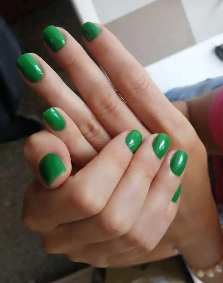 Маникюр, педикюр, наращивание ногтей