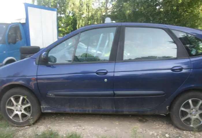 Продам автомобиль Renault Scenic