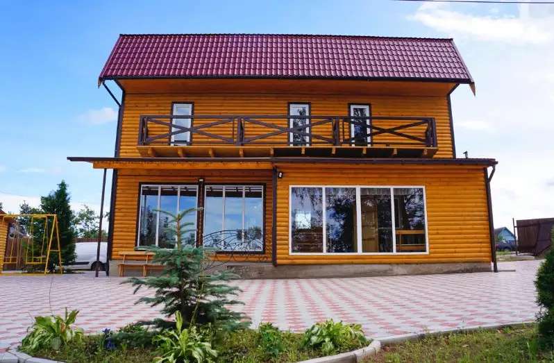 Сдаю посуточно просторный дом с жаркой баней на берегу озера