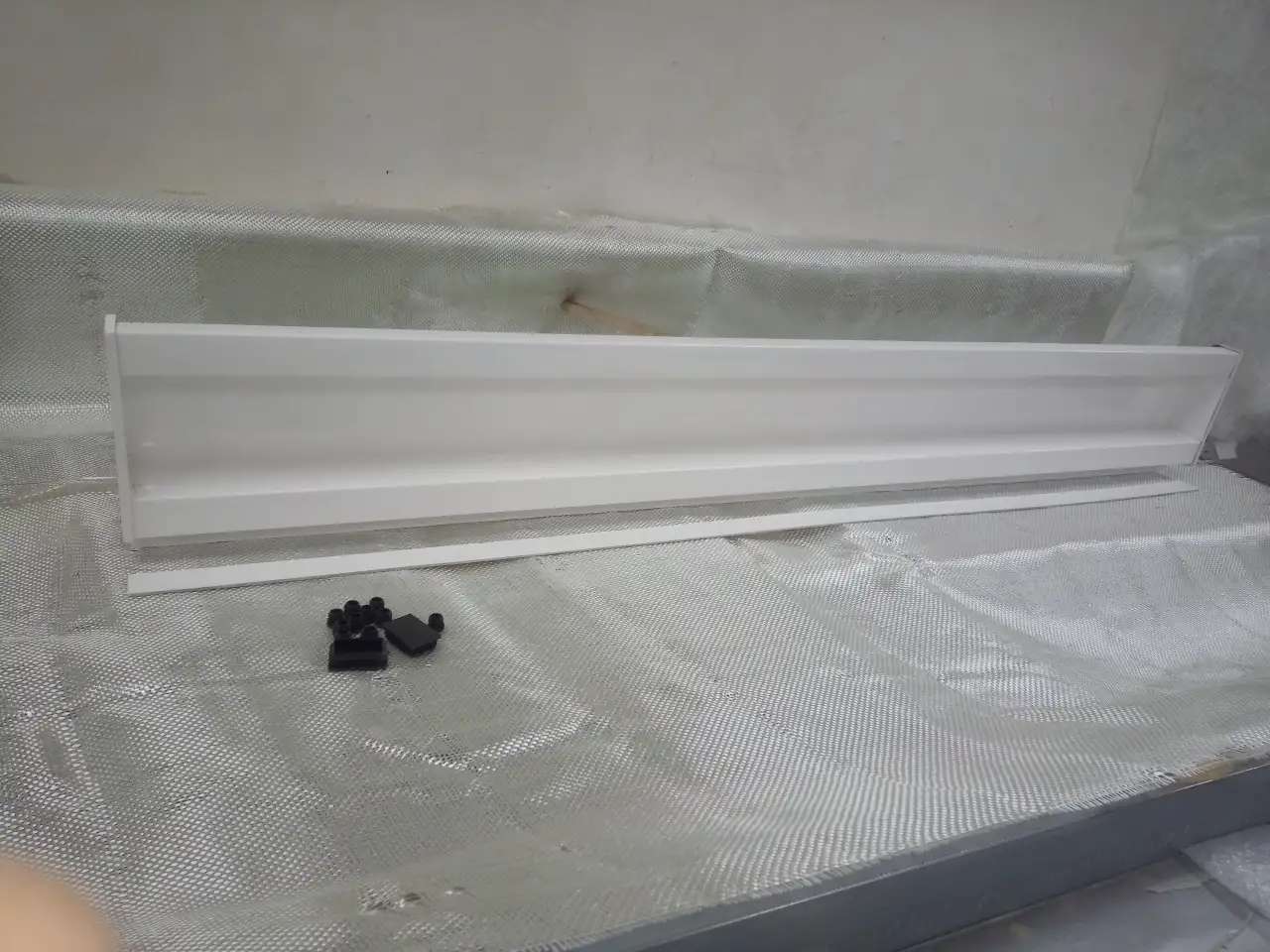 Задний брус противоподкатный отбойник из стеклопластика