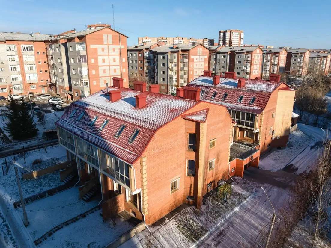 5- ти комнатная квартира с гаражом и собственной территорией., 272,00 м², Стасовой, 23