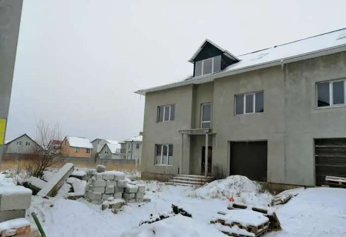 Продам секцию в индивидуальном жилом доме 206,8 м.кв.
