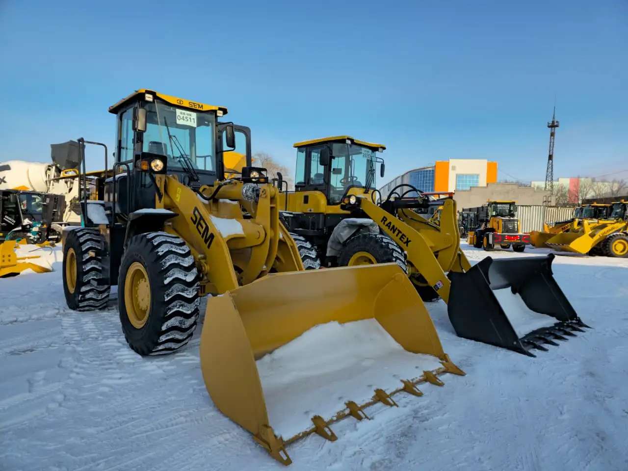 Фронтальный погрузчик SEM 636D