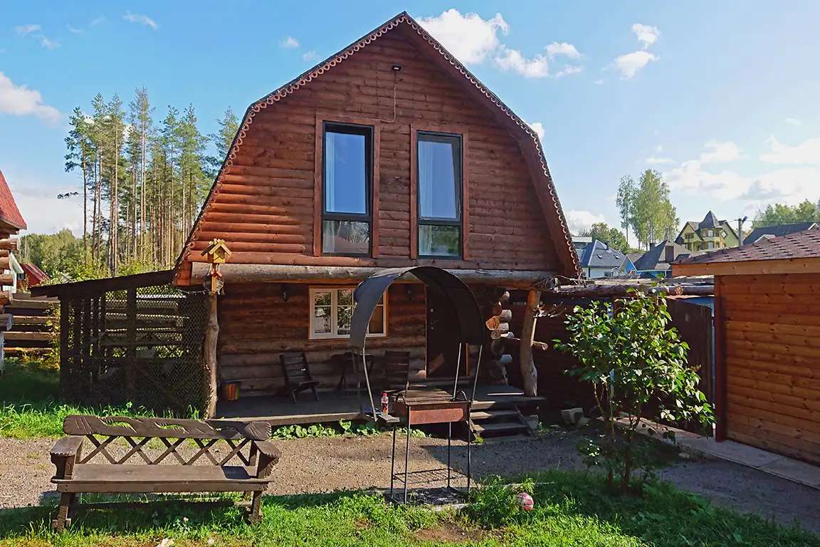 Сдаю посуточно двухэтажный коттедж с баней, пос. Токсово