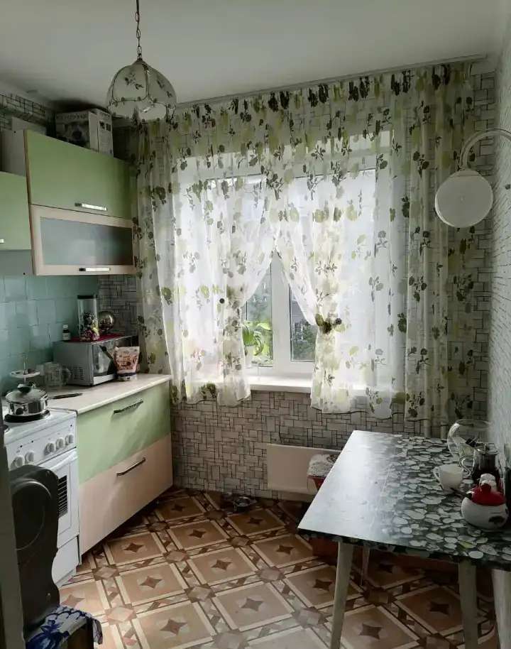 Продам комнату, улица Светлова 3