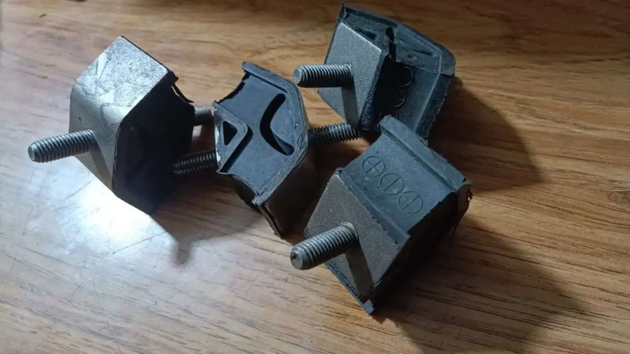 подушки двигателя kobelco sk 09
